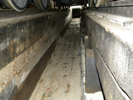 110828-60-eng pit fr rear-w