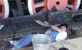 120609-30-Joe under main rod-w